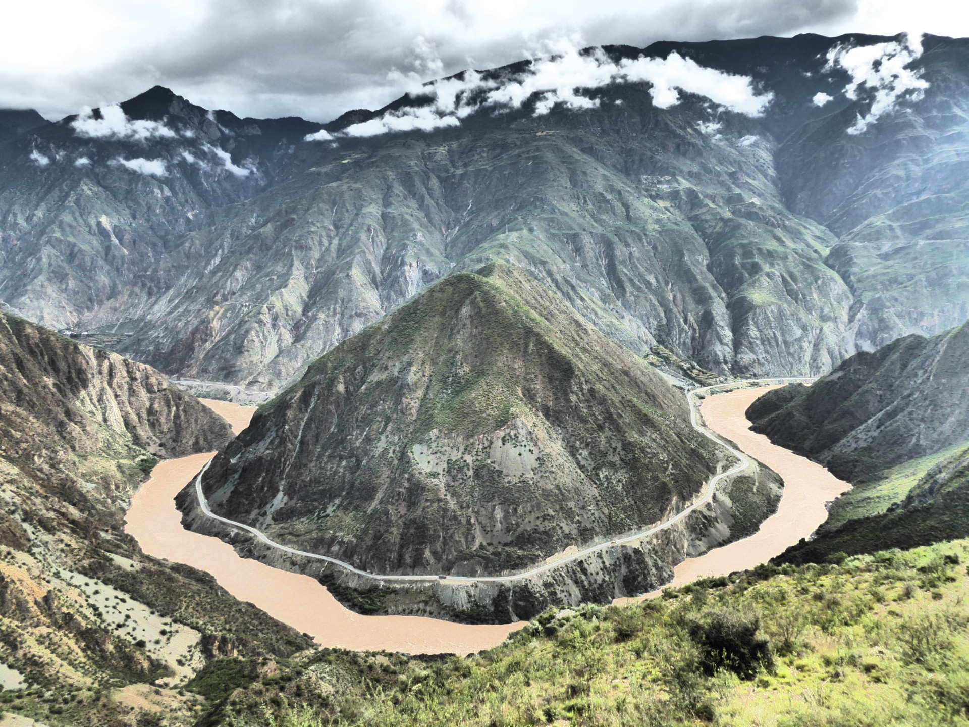 salidas especiales - PAÍS AL SUR DE LAS NUBES [EXODE 2026]